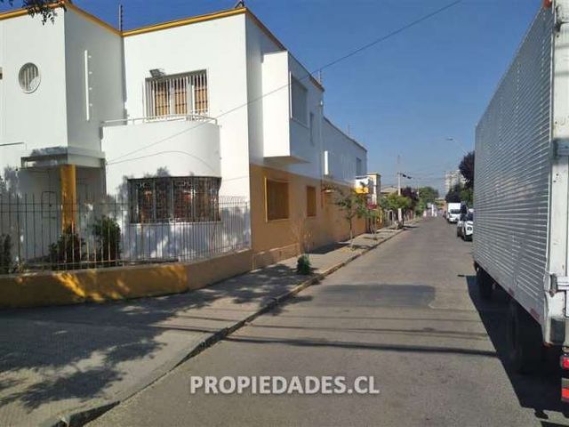 CASA Santa Elena / Av. Matta