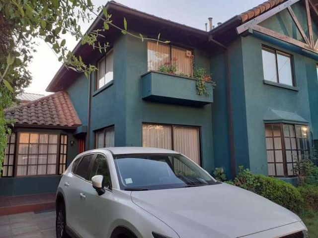 Vendo Casa a Metros de U.S.T. Talca