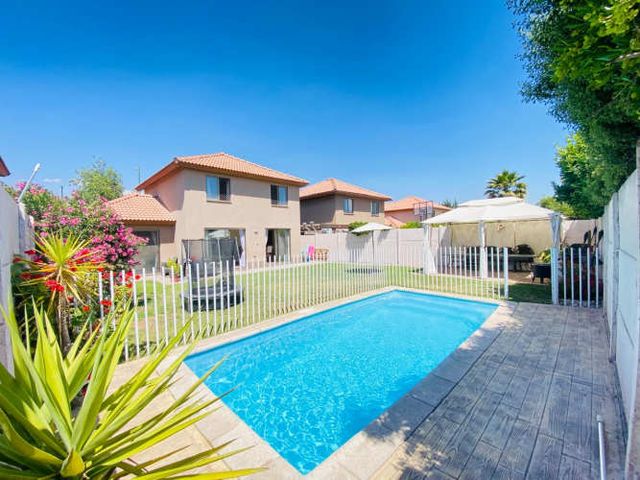 VENTA CASA ESTILO CHILENA/PROVENZAL 3D + 3B + ESCRITORIO EN EL REMANSO, CHICUREO NORTE