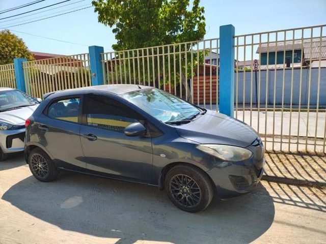 VENDO MAZDA 2 2012