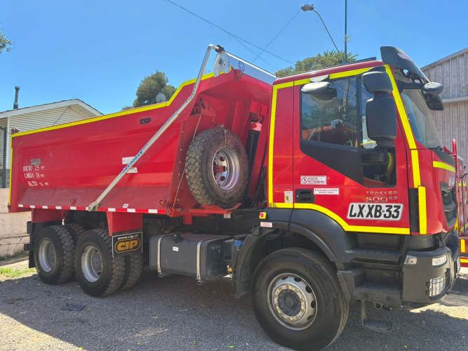 CAMION IVECO 15M3 TRAKKER HI LAND AÑO 2021