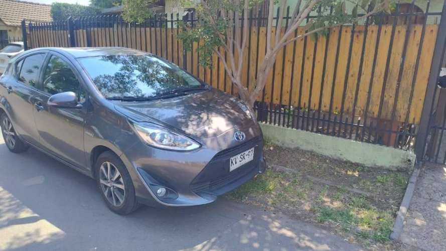 TOYOTA Prius c  Hubrido