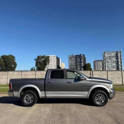 DODGE RAM 1500 LARAMIE 5.7 AT 4WD