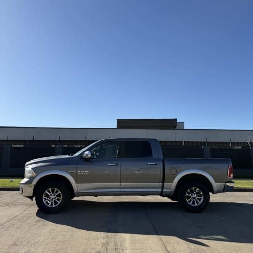 DODGE RAM 1500 LARAMIE 5.7 AT 4WD