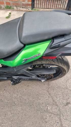 VENDO MOTO BAJAJ DOMINAR 400