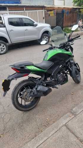 VENDO MOTO BAJAJ DOMINAR 400