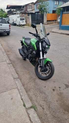 VENDO MOTO BAJAJ DOMINAR 400