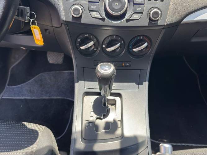 MAZDA 3 VERSION V 1.6 AUTOMATICO FULL TECHO AIRE AIRBAG JAPONES 2014