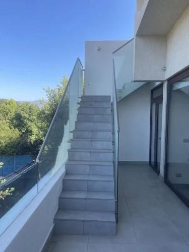 Departamento Duplex en arriendo c/ 3 estacionamientos en La Dehesa