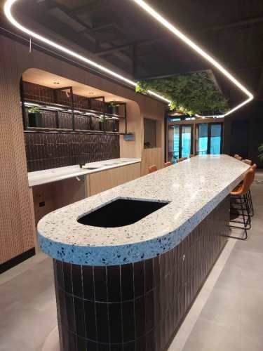 Maestro marmolero, cubiertas y topes