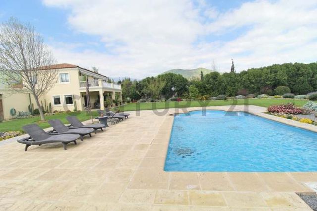 Casa en Venta, 5 dormitorios, Las Brisas de Chicureo