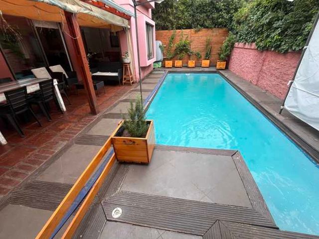 ARRIENDO CASA 4HAB 4BA LA REINA