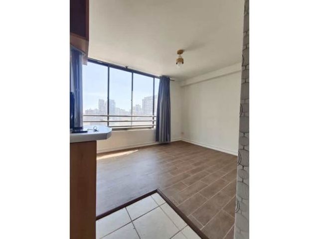 Stgo, Impecable y Luminoso/ Tocornal /  Metro Sta Lucia