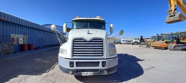TRACTO CAMION MACK CXU613E VISION