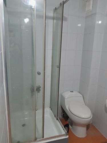 Pieza independiente Baño Privado impecable solida