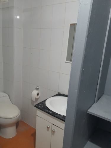 Pieza independiente Baño Privado impecable solida