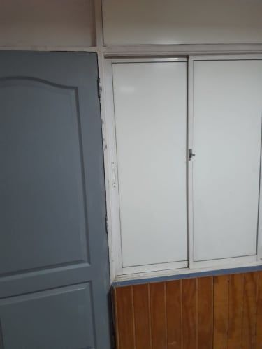 Pieza independiente Baño Privado impecable solida