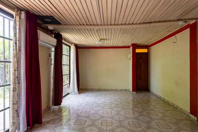 GRANEROS. Propiedad con excelente localización para residencia y servicios