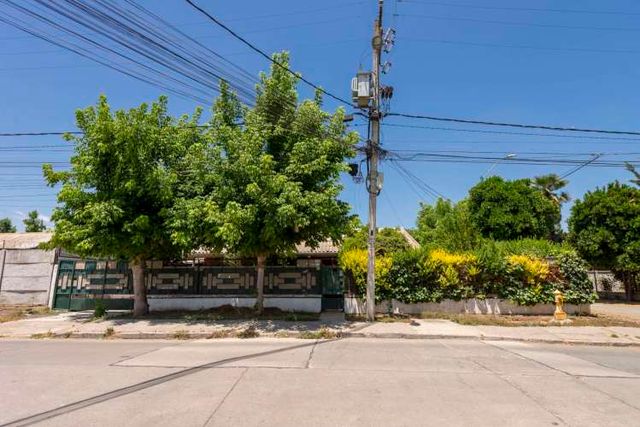 GRANEROS. Propiedad con excelente localización para residencia y servicios