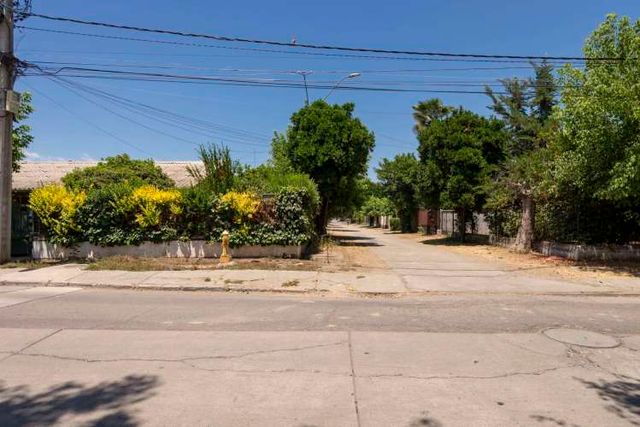 GRANEROS. Propiedad con excelente localización para residencia y servicios