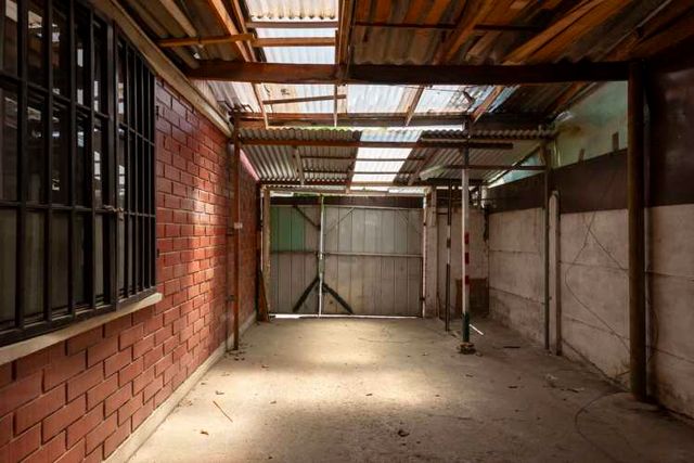 GRANEROS. Propiedad con excelente localización para residencia y servicios