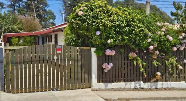 Excelente casa, 3 cuadras playa y 4 Centro del Tabo. En condominio.