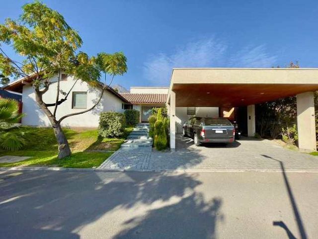 AMPLIA CASA CON GRAN TERRENO (136642)