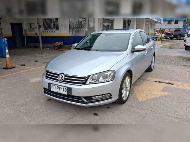 VOLKSWAGEN PASSAT 2013