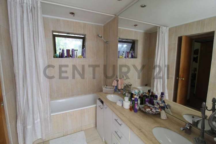 SE VENDE CASA 6 DORMITORIOS EN LO BARNECHEA