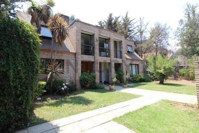 SE VENDE CASA 6 DORMITORIOS EN LO BARNECHEA