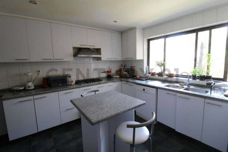 SE VENDE CASA 6 DORMITORIOS EN LO BARNECHEA