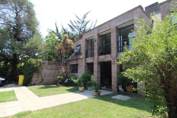 SE VENDE CASA 6 DORMITORIOS EN LO BARNECHEA