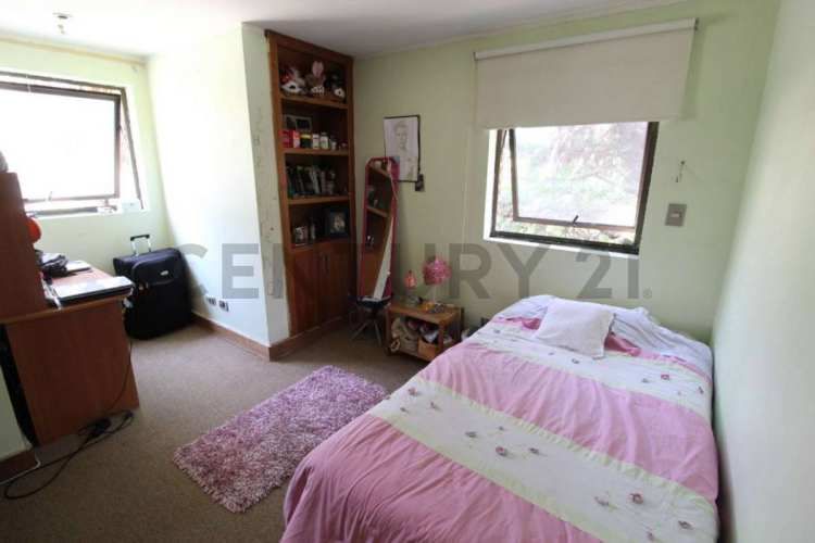 SE VENDE CASA 6 DORMITORIOS EN LO BARNECHEA