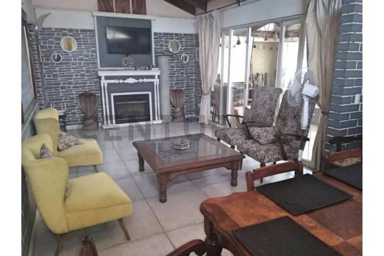 Casa  en Venta 3Dormitorios , La Reina