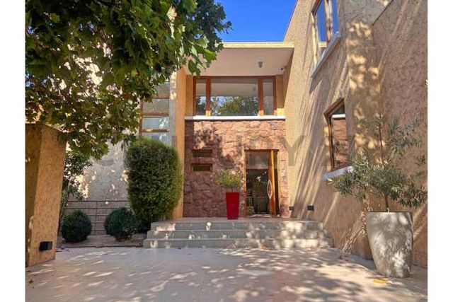 CASA EN VENTA LOS TRAPENSES 6 DORMITORIOS