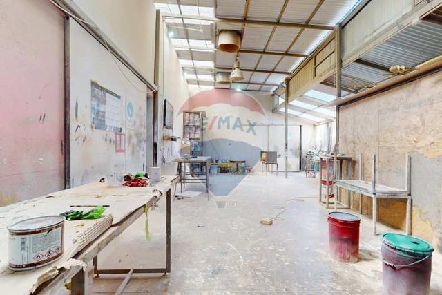 Terreno / galpón / taller