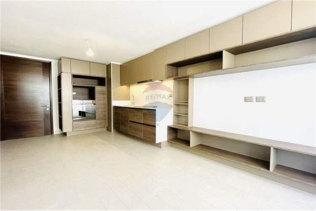 Frente al metro ñuñoa edificio imagina