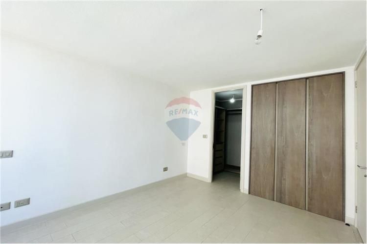 Frente al metro ñuñoa edificio imagina