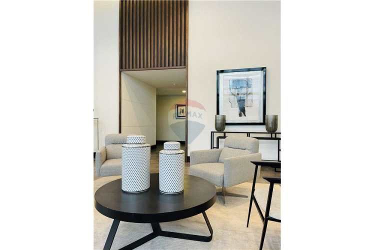 Frente al metro ñuñoa edificio imagina