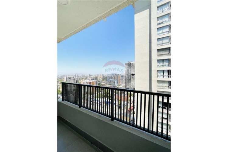 Frente al metro ñuñoa edificio imagina