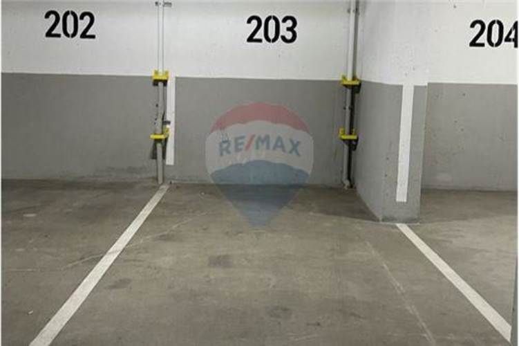 Frente al metro ñuñoa edificio imagina