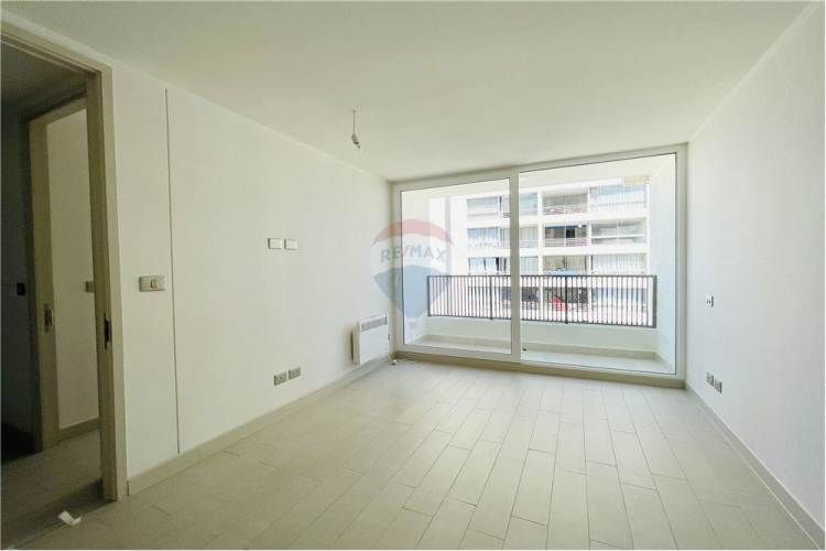 Frente al metro ñuñoa edificio imagina