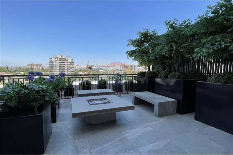 Frente al metro ñuñoa edificio imagina