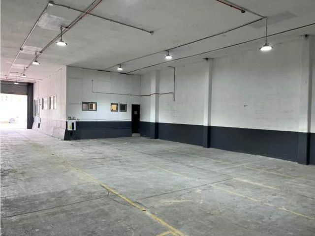 Arriendo bodega c/of de 272 m2 en Jorge Hirmas, Renca.