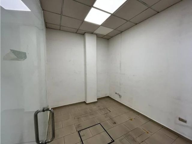 Arriendo bodega c/of de 272 m2 en Jorge Hirmas, Renca.