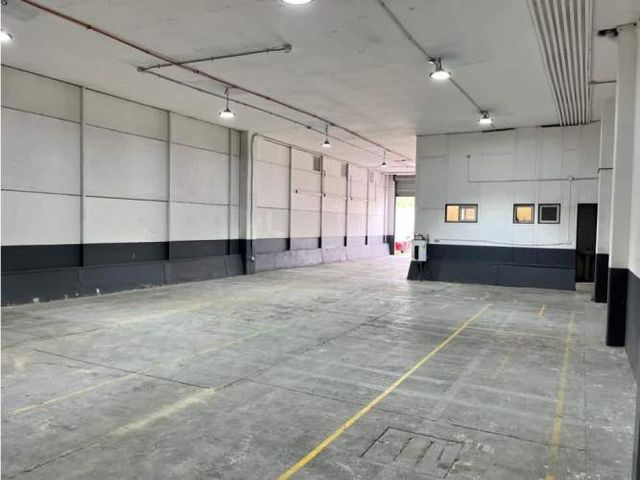 Arriendo bodega c/of de 272 m2 en Jorge Hirmas, Renca.