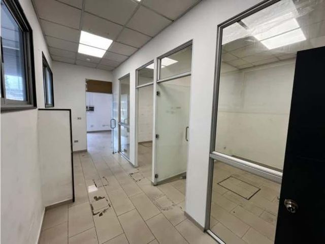 Arriendo bodega c/of de 272 m2 en Jorge Hirmas, Renca.