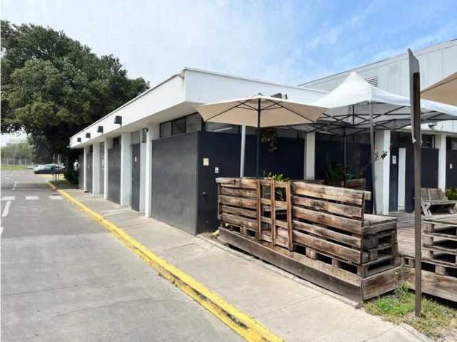 Arriendo bodega c/of de 272 m2 en Jorge Hirmas, Renca.