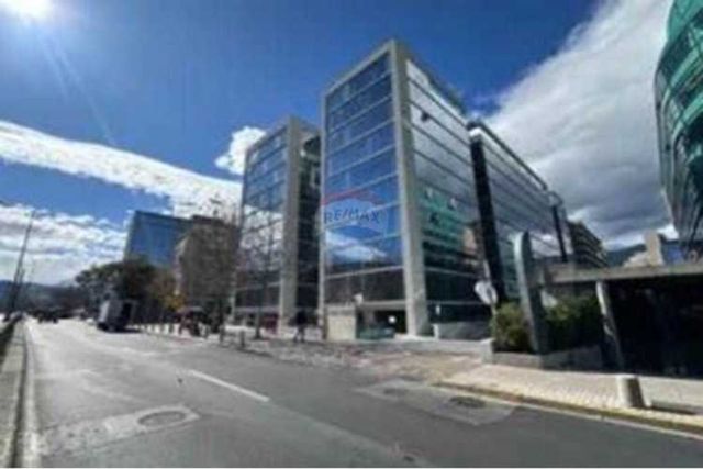 Oficina médica/dental en estoril a pasos clc