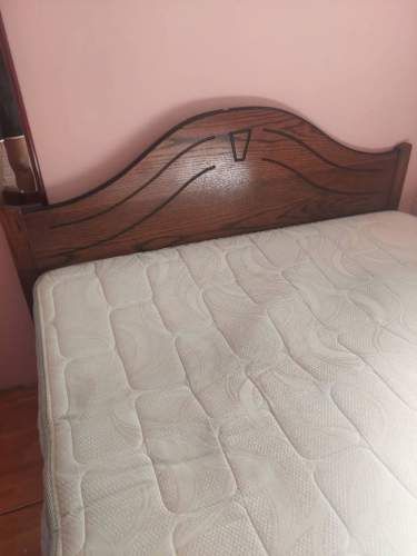 Cama 2 plazas con 2 veladores